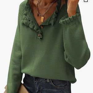 Green sweater ruffled at color and sleeves